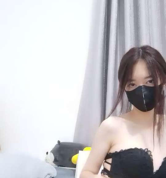 极品新人妹子颜值不错 表情迷死人 [1V,392M]