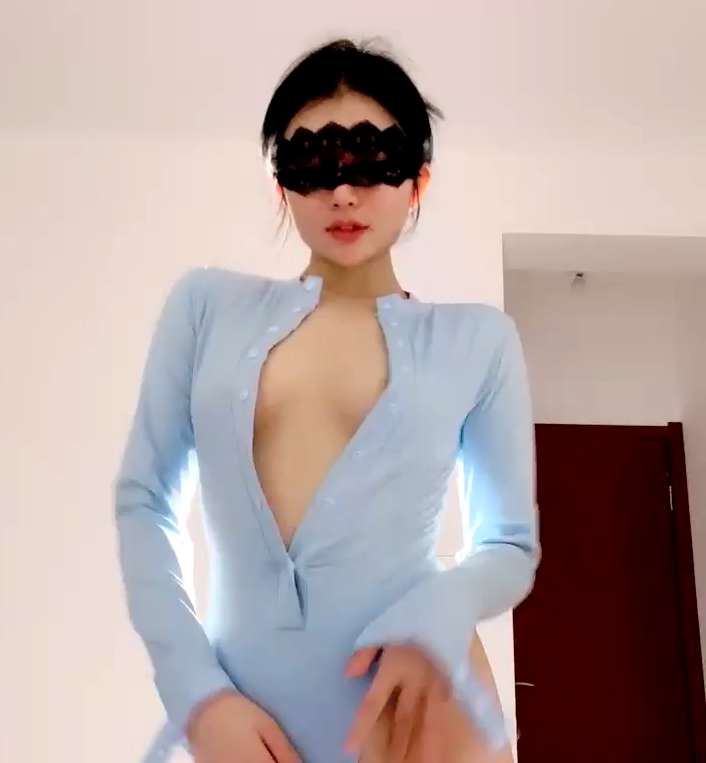 极品女神 与哥哥私奔 身材很棒 [2.27g]-福利岛