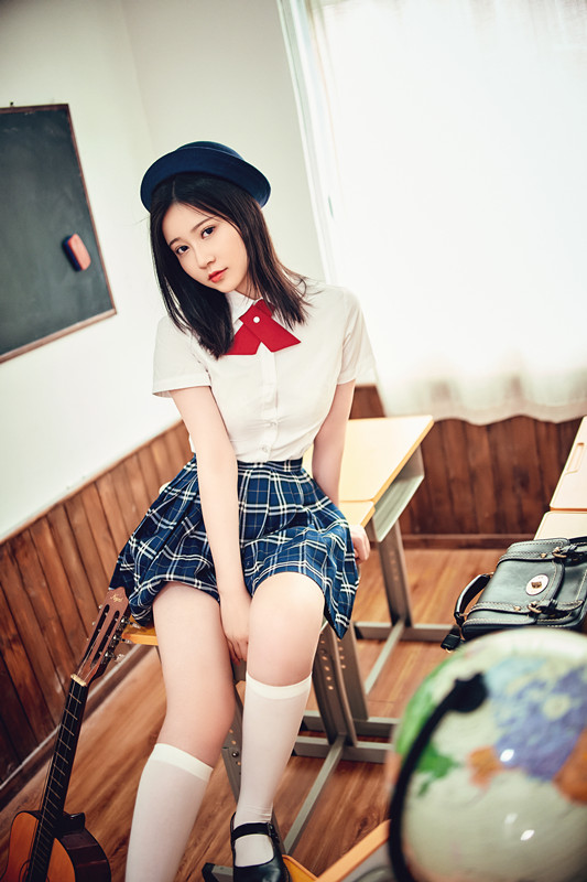 超SSS级颜值天花板女神 超仙级嫩模@年年 写真之吉祥雪兆丰年(30P/235MB)-福利岛