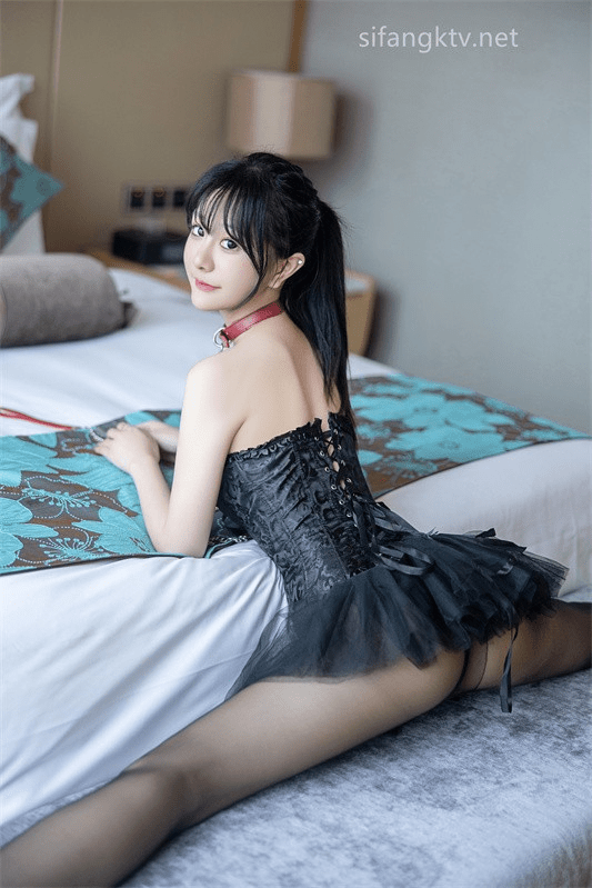 【清纯女神❤️重磅】秀人清纯新人嫩模『谢小蒽』模拟被操叫床娇嫩 性感黑色露肩礼裙搭配性感魅惑 黑丝狗链-福利岛