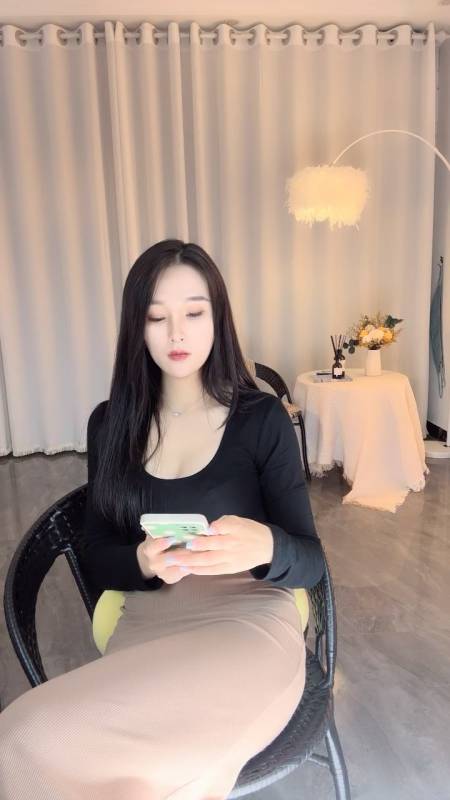 极品女神 做你意中人 高跟长腿~顶级颜值 [9V,2.39g]