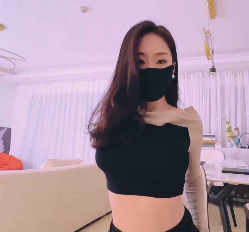 170cm大长腿车模女神 淑怡 上位女职员 [1V,1.30G]