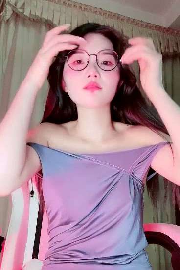 尤物反差眼镜婊 小蚊崽 热舞视频 [3v/2.81G]