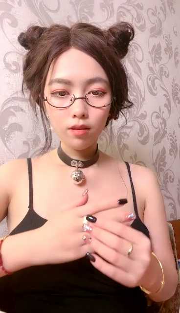 人气蜜桃臀女神主播 轻轻河边草 [4V/3.25G]-福利岛