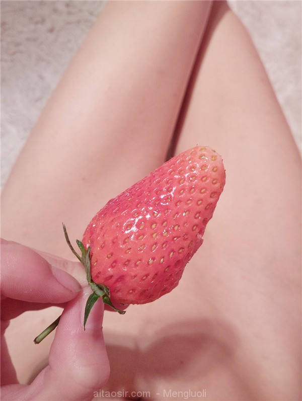 软萌萝莉小仙-嫩穴放草莓 [28P] – 会员免费下载