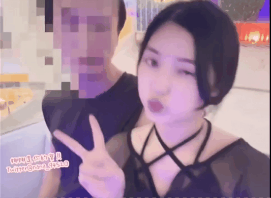 台湾极品大眼睛萌妹-李娜娜-户外体验摩天轮口爆,打卡观看美丽海景,配上一条好吃香肠,在摩天轮各种姿势口交香肠 547.8MB-福利岛