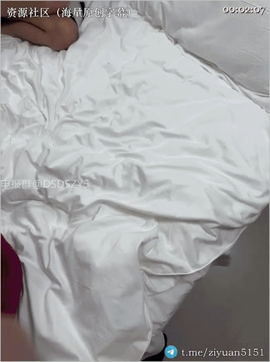 近期万人求档「Akyyds」高颜值精神小妹母狗带闺蜜淫乱双飞，一个有颜值，一个有奶子（3V） 1.5GB 预览图 3