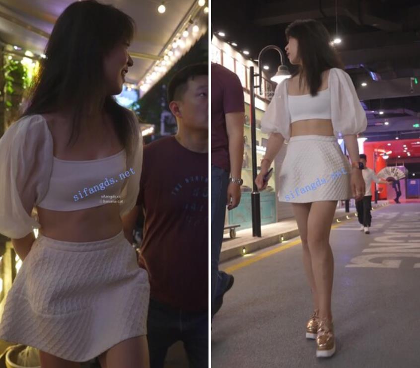 夜市偷拍❤️极品长腿翘臀骚货穿透明骚丁宽松超短裙堪比摆拍❤️浅蓝吊带裙美女逛街半透明内裤正面隐约露逼 501MB