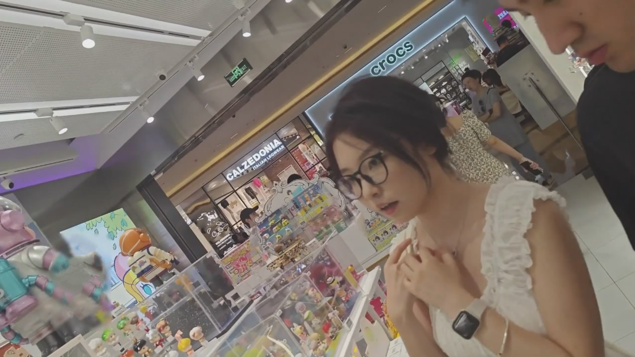 官方售价40元大神商场偷拍❤️极品裤裙黑骚丁高颜值美女从侧面角度看过去甚至像真空无内 398MB