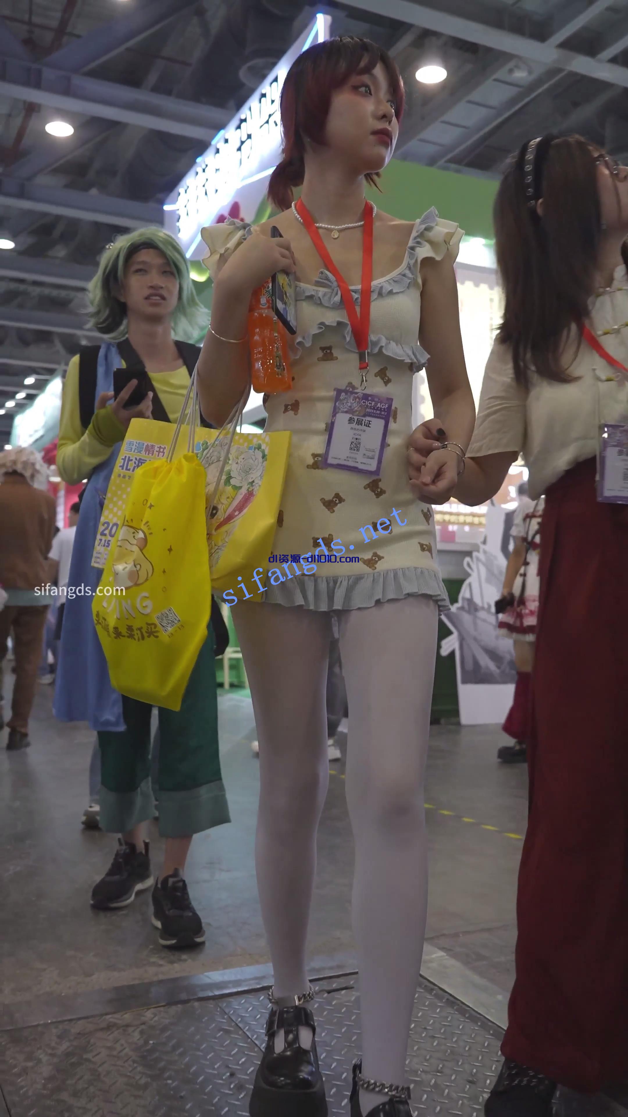 (BC-AA-348)身高175美女超短裙逛街..极品美腿配白丝白内