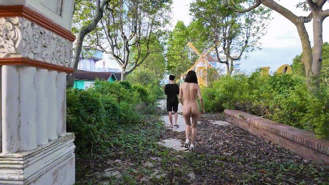 天花板露出狂人【cikaimoon】最新作品，全裸废弃游乐场露出探险偶遇屌丝 1.63GB 预览图 5