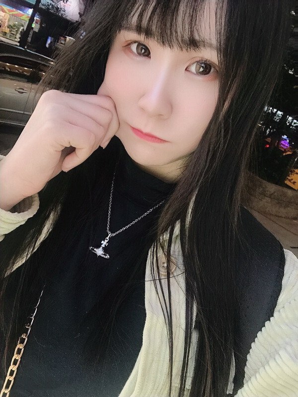 台湾大神高级景观饭店约炮身材皮肤堪称一绝清纯学妹，湾湾妹亲切的教导如何用各种姿势进入小穴 856.8MB