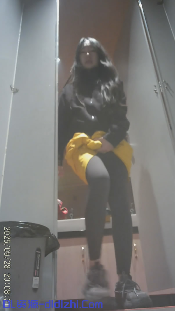 十二月最新流出❤️美女如云的高校女厕后拍几个长腿学妹耐克鞋靓妹嫩穴正对镜头菊花收缩 292.8MB-聚合福利