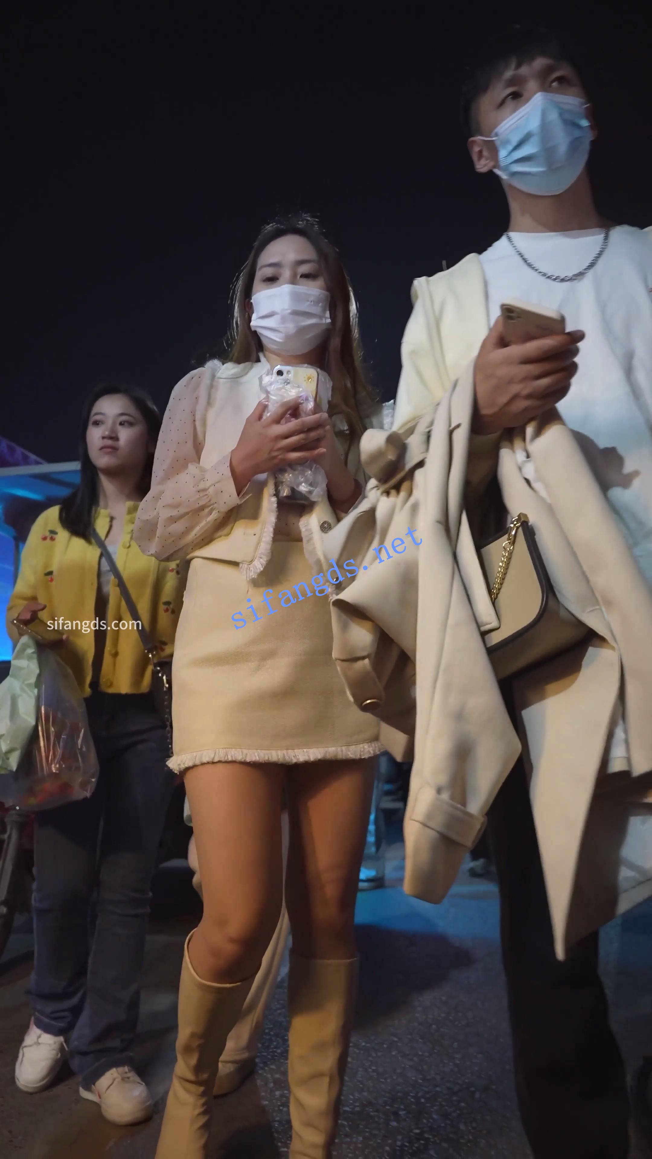(BC-B-187)超短包臀裙美女逛夜市..无痕蕾丝内正面露黑色