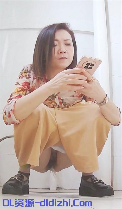 大神潜入办公楼女厕全景偷拍两位熟女同事❤️肥美的小黑鲍鱼 367.3MB-福利岛