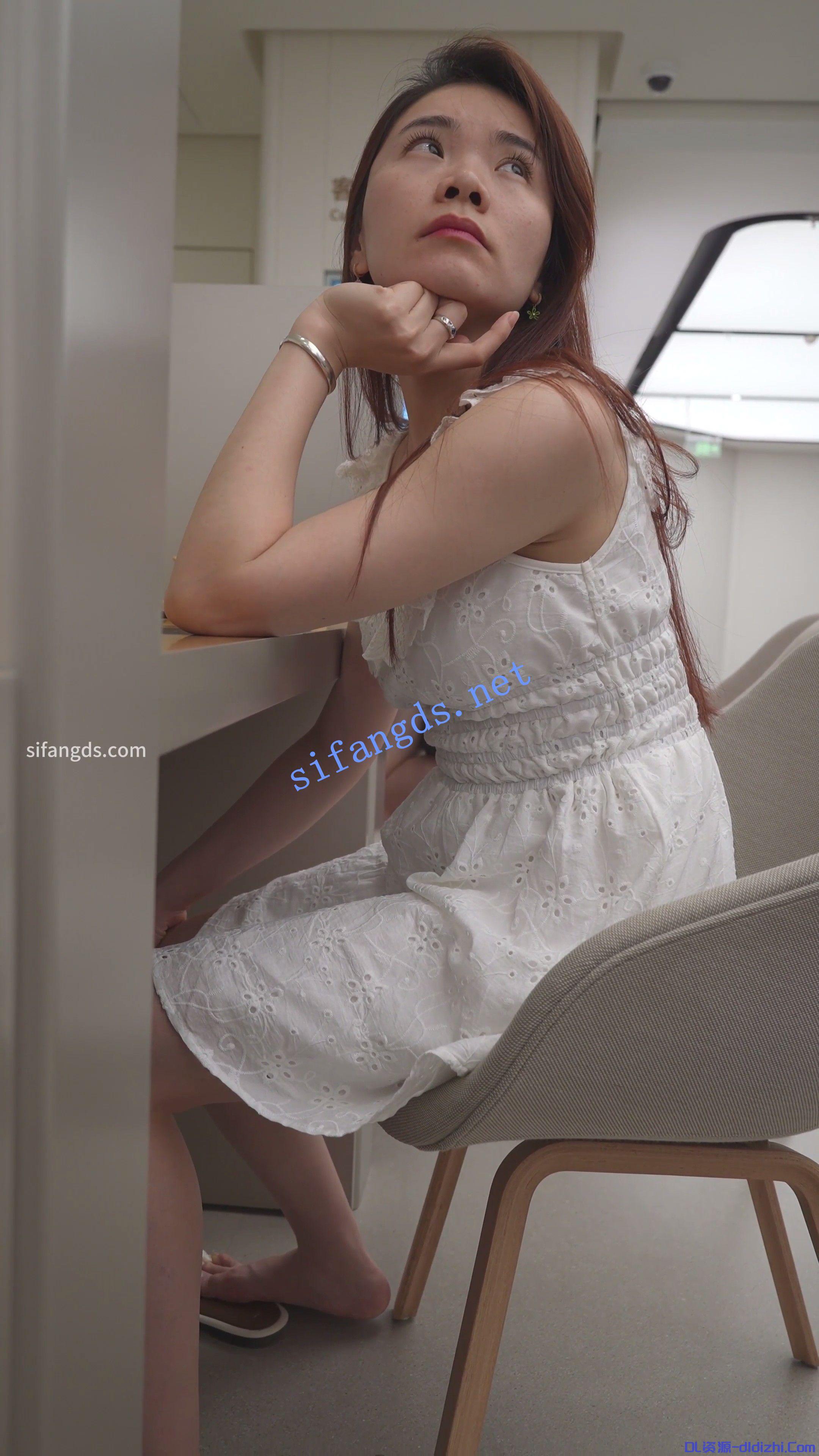 (BC-AA-582)手机店抄底白裙光脚少妇..性感肉臀无痕内露黑色 692.9MB