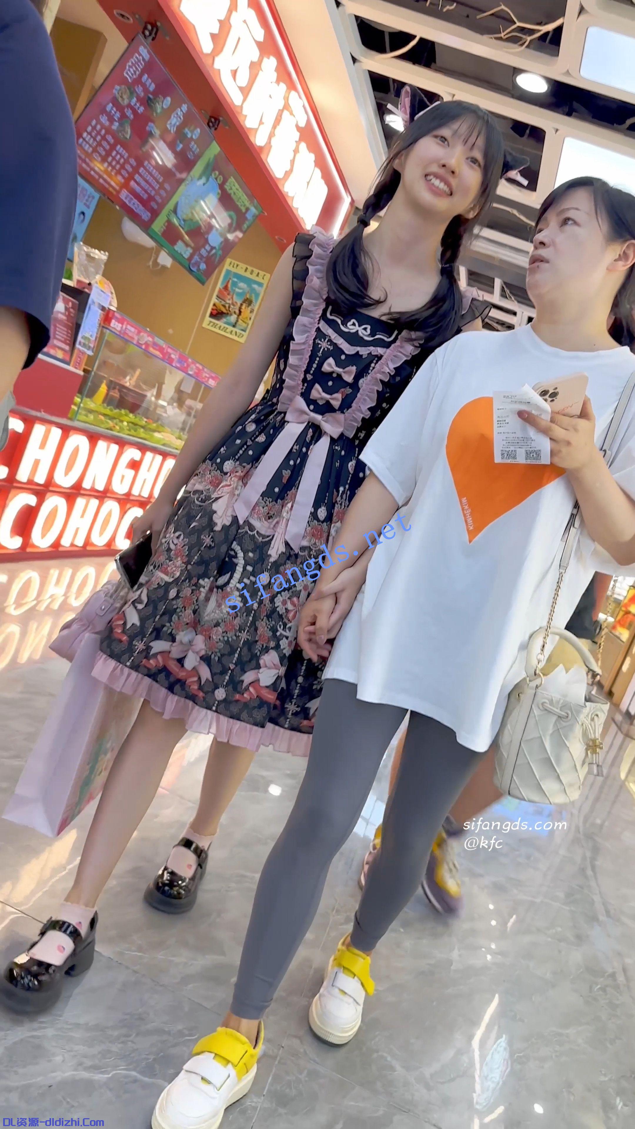 【KFC】洛丽塔裙学生妹和妈妈逛街·白色窄内前后CD可爱系 765.9MB-福利岛