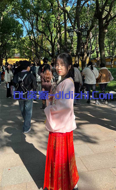 天津骚货李彤彤约炮视频流出❤️含屌玩手机还不够 边干边用跳蛋狂震嫩穴 简直骚到骨子里 195MB-福利岛