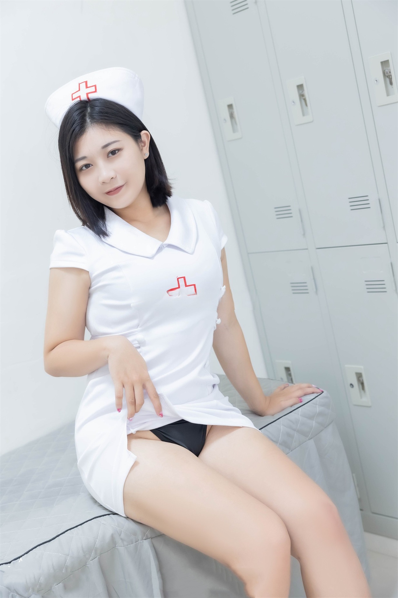2024年新流出模特大尺度私拍【weiiiii】御姐护士装，制服诱惑大尺度，无毛嫩穴粉乳，超清画质佳作 1.05GB