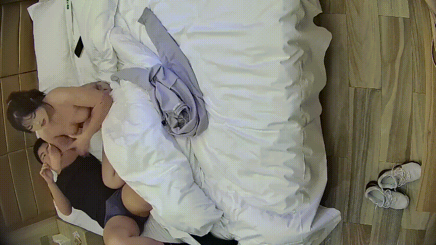 大学城民宿 11-1 小青年带女朋友开房 女友长得还不错 身材也是肉肉的 奶子大大的 操起来很爽吧 1.06GB-福利岛