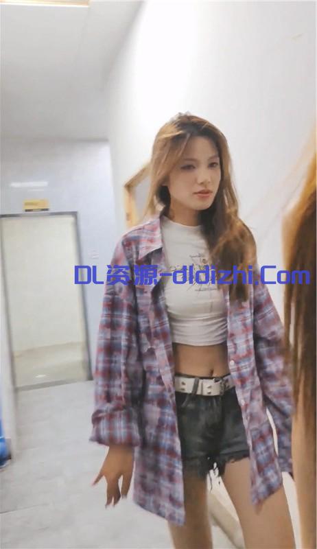 大神潜入餐厅女厕全景偷拍多位大长腿美女❤️打开小手电观赏各种极品鲍鱼2 1.34GB-小野猫福利