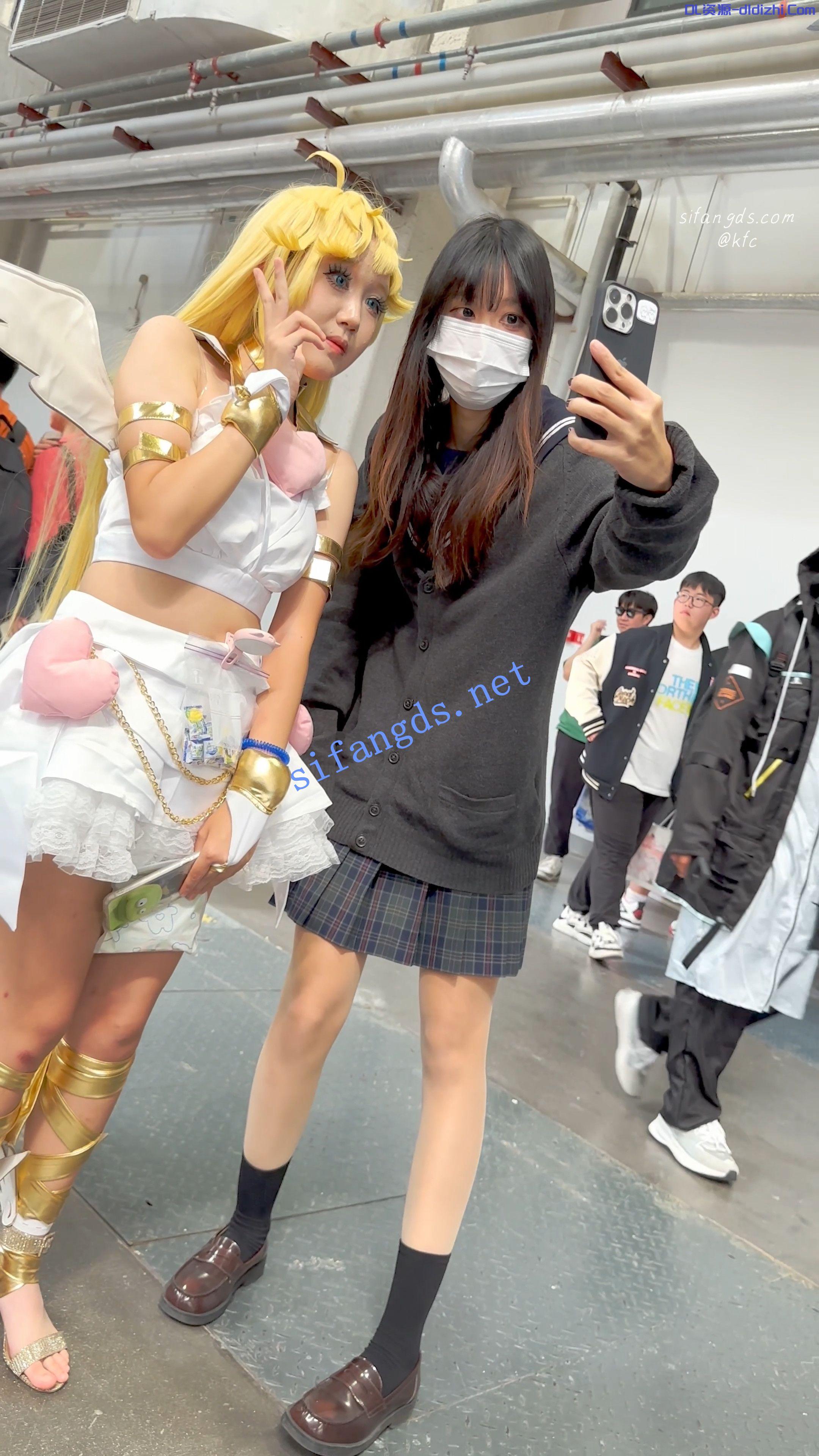 【KFC】两个JK制服学生妹·肉丝袜可爱内·白色骚窄内一箭双雕 812.3MB-小野猫福利