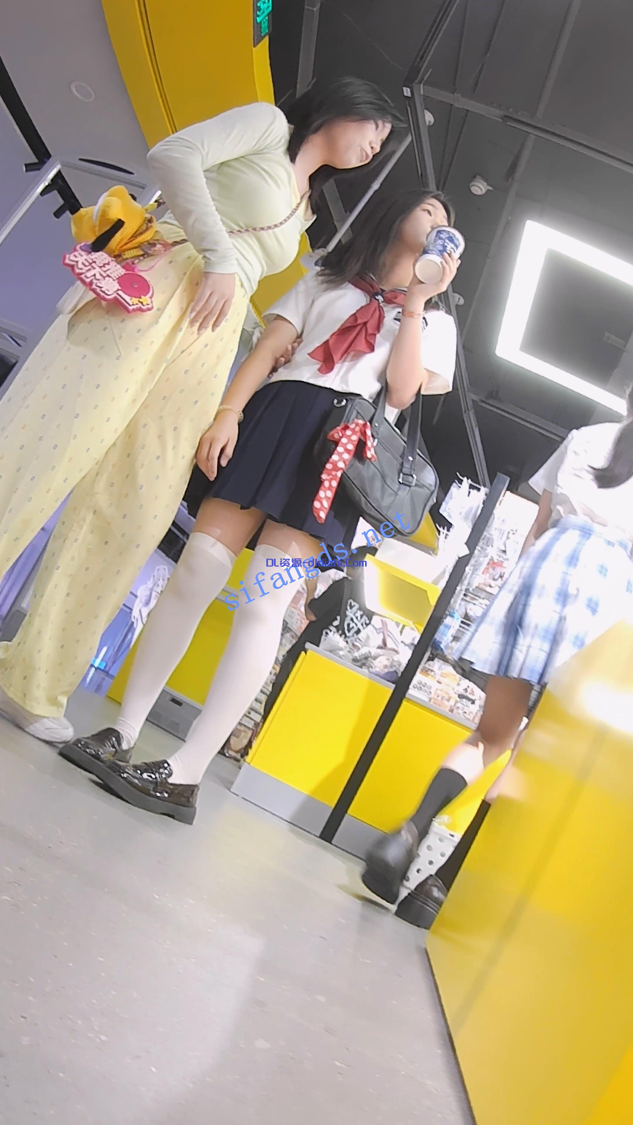 『D·D』-205-水手服学生妹，半腿白丝，白窄内嵌入屁股 1.52GB-小野猫福利