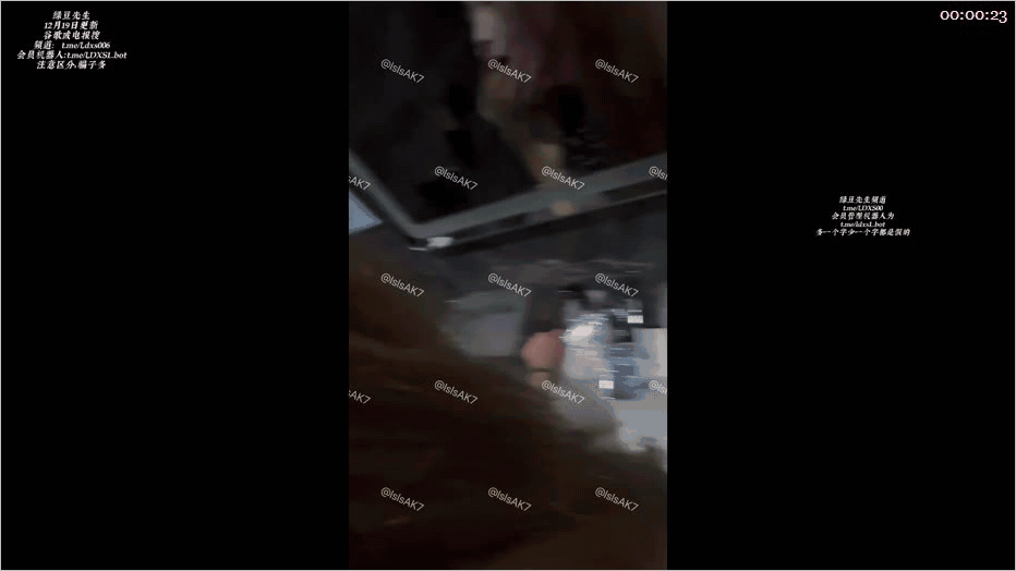 推特约啪大神回归，多条坐骑持续开发，素人美女杀手「lslsAK7 」大二缀学骚逼，反差的狠，厕所后入激情露出，肏了一地的水 147.4MB