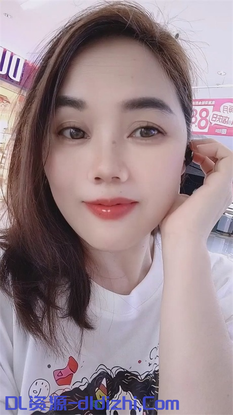 快手颜值御姐【轻舞小梅】巨奶肥穴，裸舞诱惑，喜欢肥臀闻屁穴的不可错过，非常极品11V 658.8MB 预览图 1