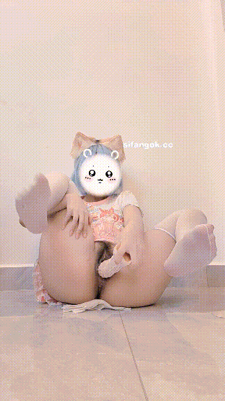 推特萌妹【骨头】定制福利，道具自慰边插边喷水 631.7MB 预览图 2