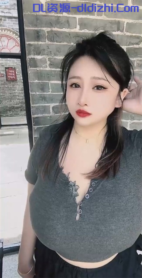 巨奶骚逼少妇【你前妻】纹身小太妹，奶子巨大，一对一视频被大哥出卖，乳交圣体3V 569.3MB 预览图 1