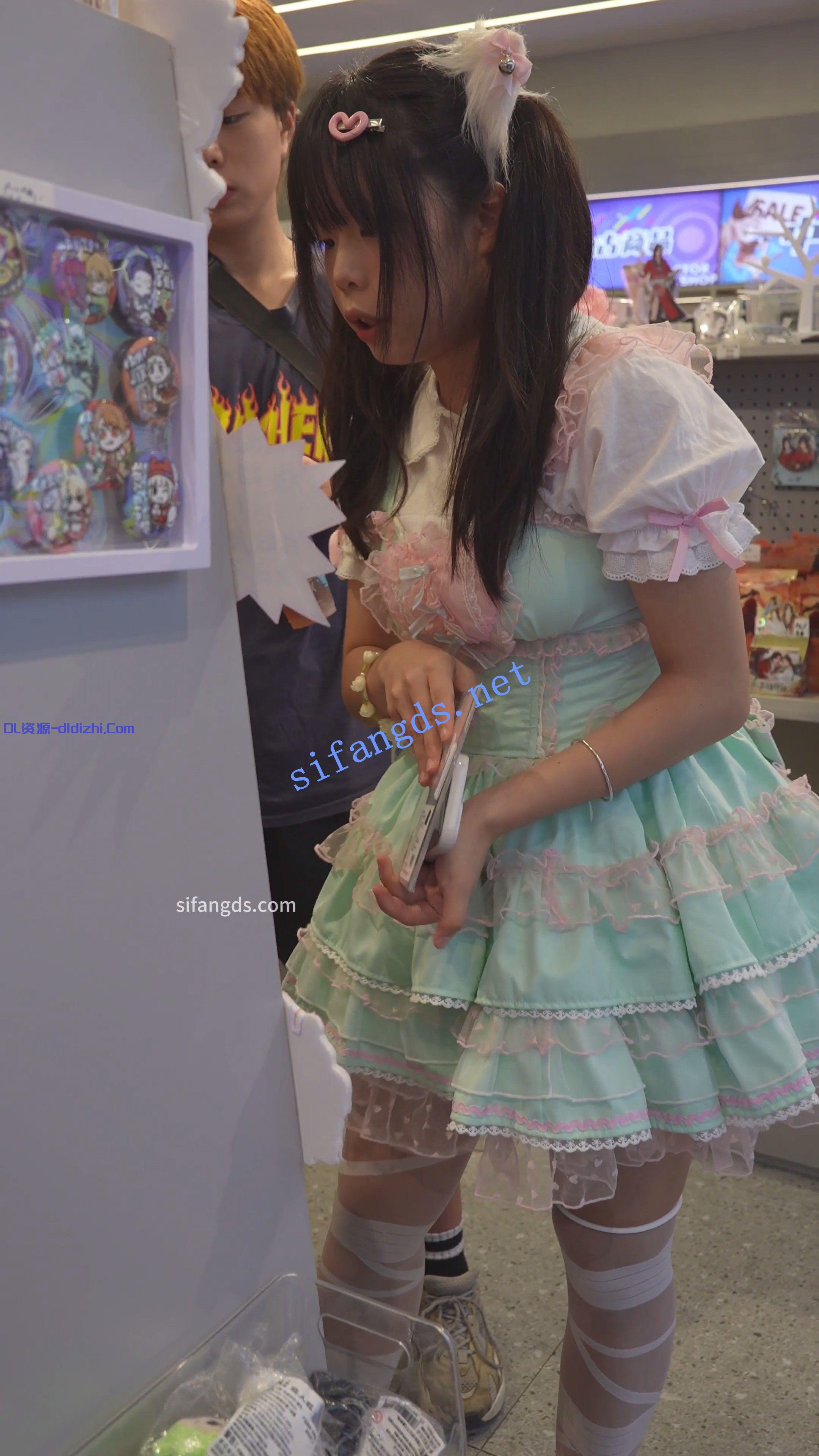 (BC-AA-590)双马尾蕾丝裙小学妹..弯腰CD蕾丝边内裤看镜头了 460.9MB-福利岛