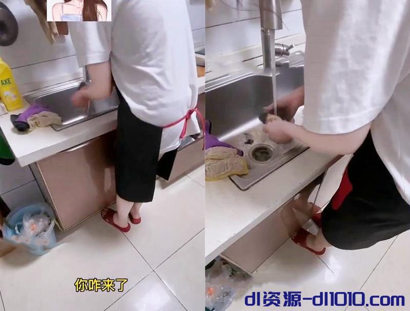 和楼下的美少妇在厨房偷情❤️一边炒菜一边在灶台子上操 837.7MB