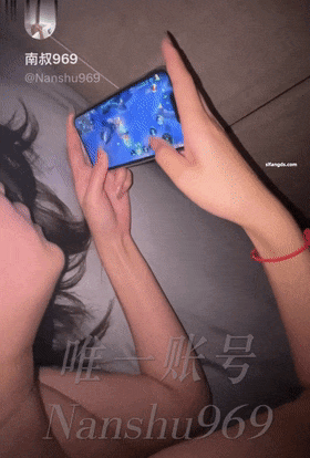 2025年3月最新流出约啪大神【南叔】约个学生妹，白虎粉穴，无套啪啪，一点都不专心，被操的时候还忙着打游戏 2.85GB