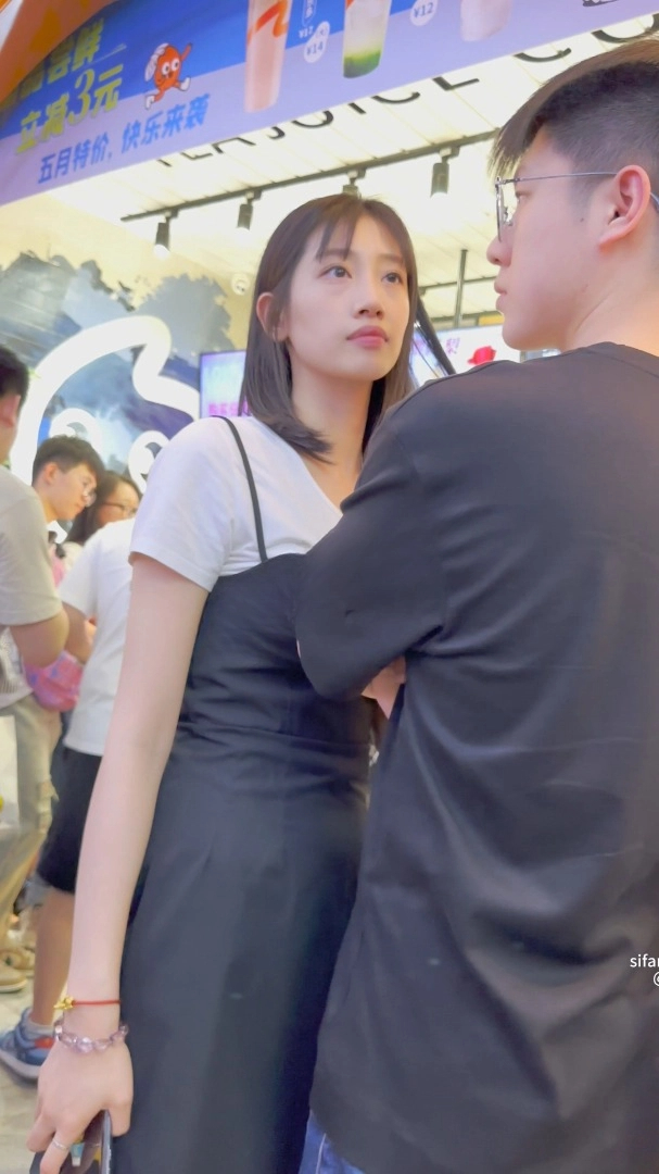 【KFC】靓女和男友等奶茶。透明内黑森林。一看昨晚刚睡过 1.11GB