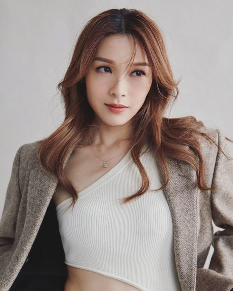 TVB视后❤️李佳芯❤️大学时期与男友自拍流出，亲出感觉了主动骑乘位摇曳！ 361MB