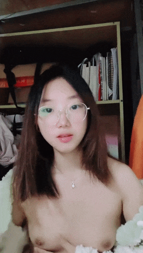 2025年3月最新新人学生妹在宿舍【安安宝贝】清纯眼镜小姐姐，外表乖乖女，私下很淫荡，三点全露上下都粉嫩很棒 1.77GB