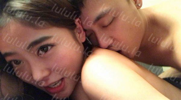 素颜都很清纯可人的大眼妹子，眼睛特别美，趴着让小鲜肉男友后入，奈何男友小弟弟太短了总是滑出来，那真实叫床声 欲罢不能啊-福利岛