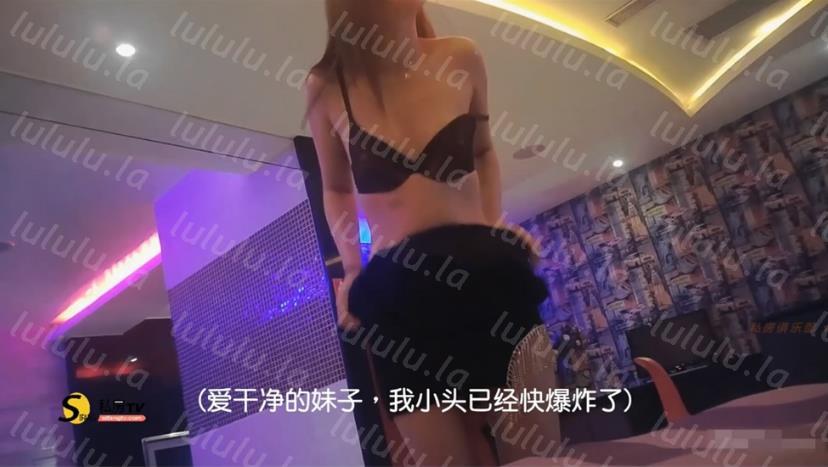 酒店约炮微信聊了很久的整容妹子神似Angela baby看她衣着打扮怀疑她是夜总会的小姐-聚合福利