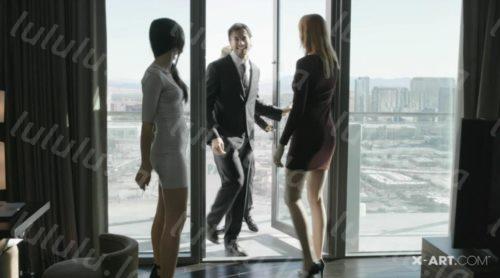 下班后的悠哉性福生活，约两个漂亮白嫩小姐姐和兄弟一起娴熟肉棒释放的快感，美腿美臀聚会羡慕啊-福利岛