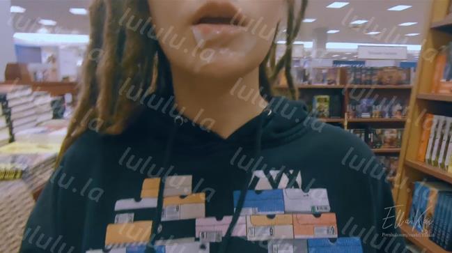 最新超火爆人气网红『EllaKai』大尺度户外露出 寂静图书馆淫荡欲望 跪舔J8 无套骑乘超口爆 高清-聚合福利