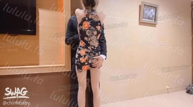 2020新年最火动作片 双丸子头旗袍少女 中西交流 无套抽插 大量精液口爆-聚合福利