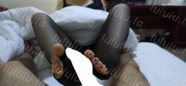 神奇女友穿鱼嘴黑丝袜蹂躏各种姿势撸管 最后吐奶弄嘴里-聚合福利