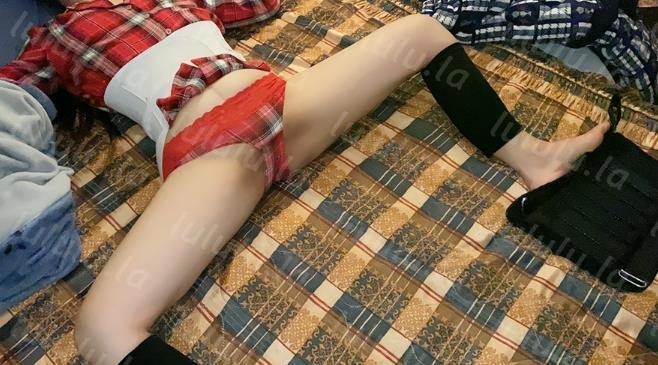 【真实重磅】居家下药迷倒健身美女暴力大开腿MJ跳蛋按摩棒红套装掰穴长腿美乳鲍鱼漂亮-聚合福利