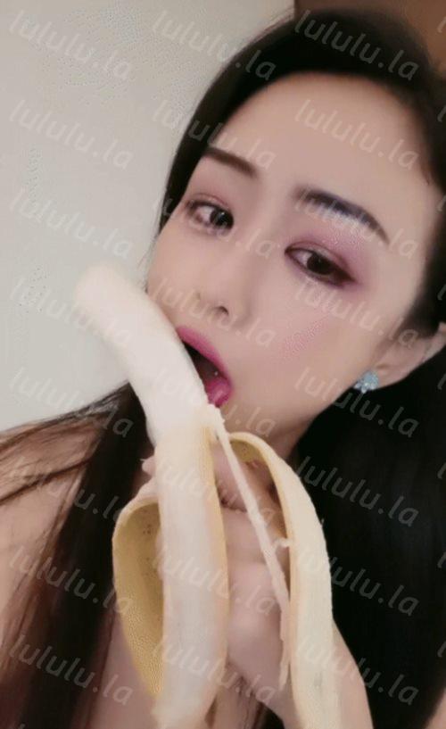 强力推荐顶级女神下海看的硬邦邦 完美身材腰细屁股大 给大家表演个吃香蕉 掰穴跪在沙发翘屁股-福利岛