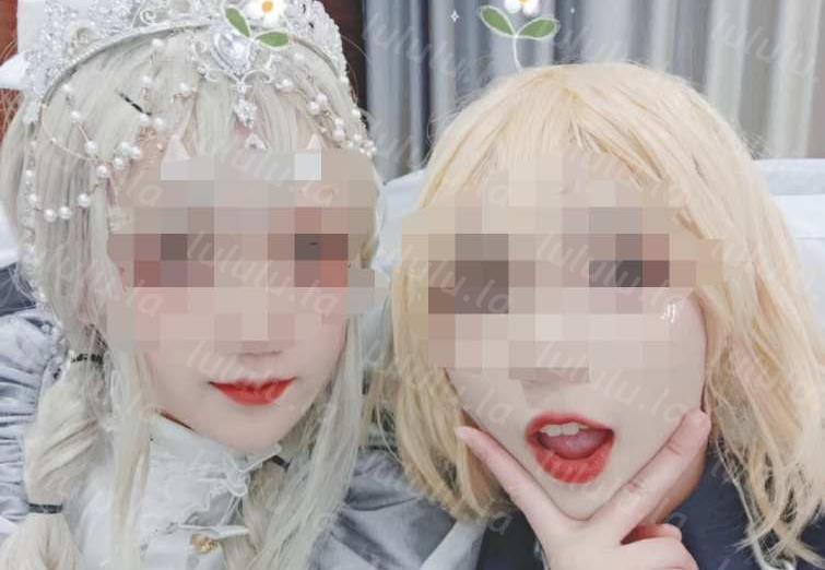 学校Cosplay社团聚会两个女孩喝醉后被无耻男社长带到小旅店里玩弄-聚合福利