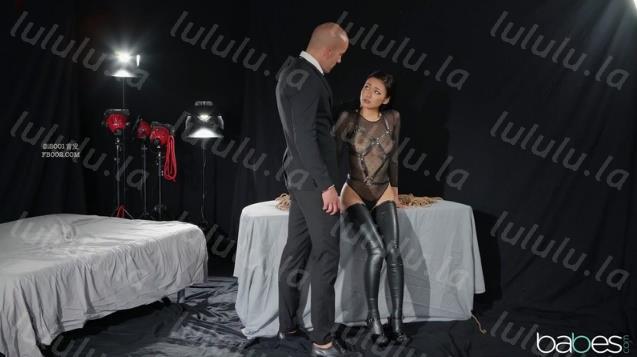 亚裔美女迎战欧美巨屌 二十多公分的大鸡巴直抵子宫 高潮连连-福利岛