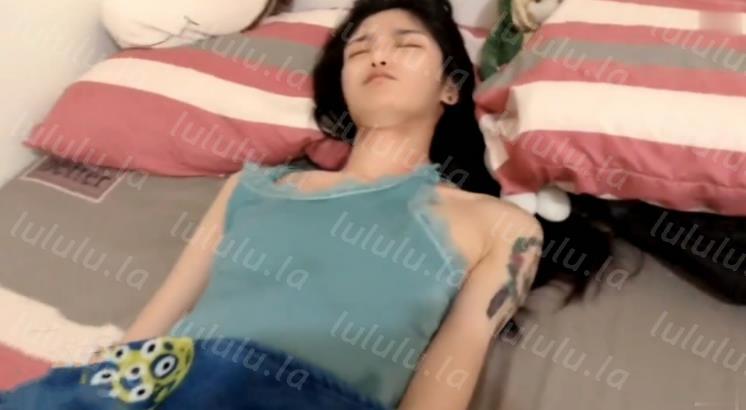 国产刺激剧情闺蜜的大J8男友来拿东西睡梦中的我被插醒温暖爽滑无毛鲍鱼捅几下就出白浆内射-聚合福利