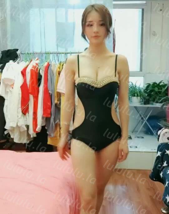 【超级福利】天使面孔魔鬼身材的大美女一对一微信视频被录下来了小视频福利-聚合福利