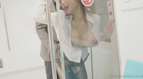 52634-绝美翘乳梦幻女神『辛尤里』最新大尺度剧情《淫卝乱电车制卝服OL》穿衣爆操白领女神 高清-福利岛